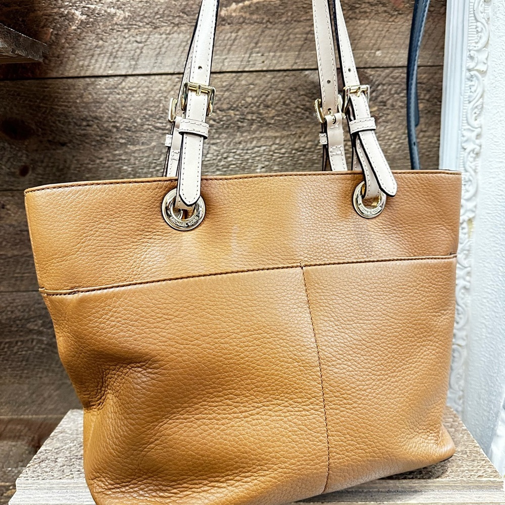Michael Kors Pebbled Leather Tote – Tan / Camel – Gold Hardware - Picture 5 of 9